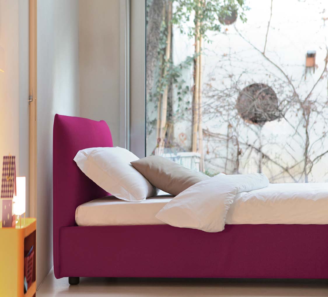 Letto Noctis Bridge h30 - fotografia ufficiale del modello; rivestimento e ambientazione illustrativi