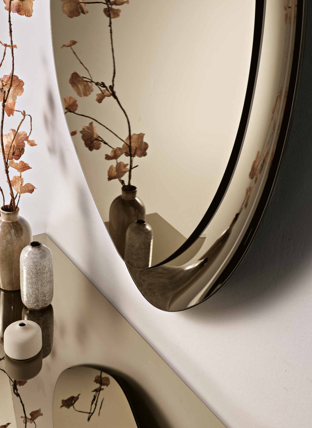 Specchio Acai Capodarte bronzo 108 × 121 cm, ambientazione