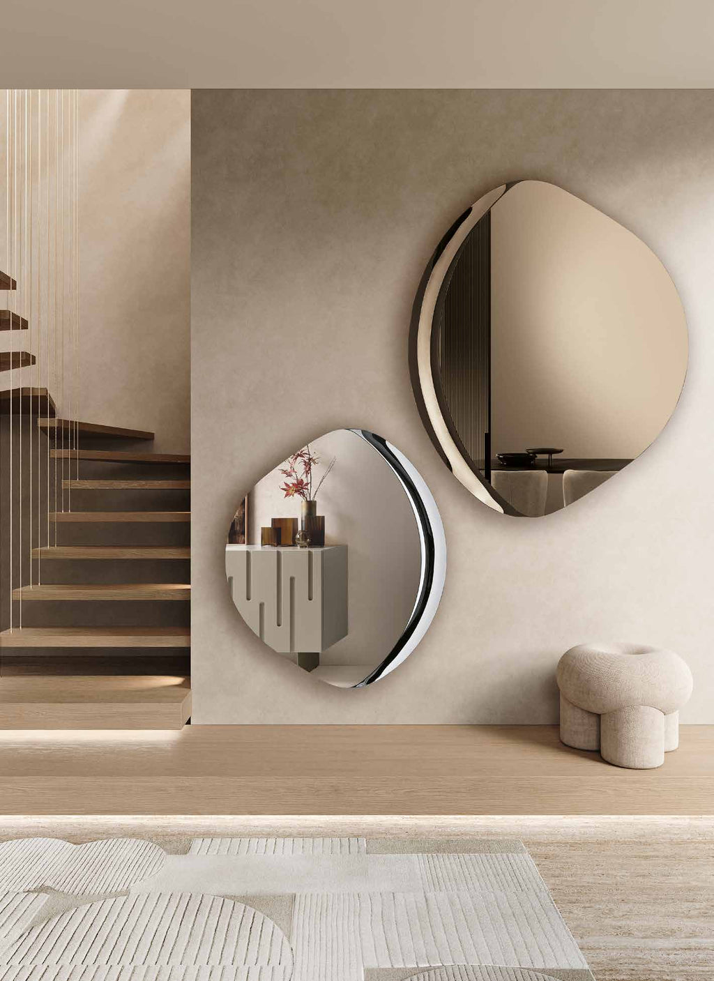 Esempio di composizione con due specchi Acai: bronzo 131 × 149 cm e naturale 108 × 121 cm; venduti singolarmente