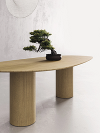 Tavolo Stone Devina Nais — dettaglio bordo e basamento in finitura legno