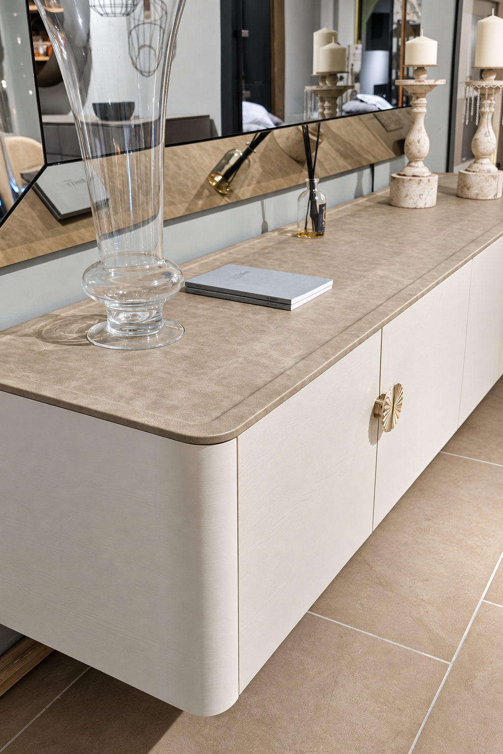 Dettaglio top imbottito ecopelle Gold 4 e fianco arrotondato