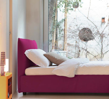 Letto Noctis Bridge h30 - fotografia ufficiale del modello; rivestimento e ambientazione illustrativi
